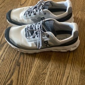 On cloud vista sneakers